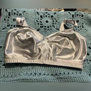 Gently used Silver Just My Size bra in 38 DDD.